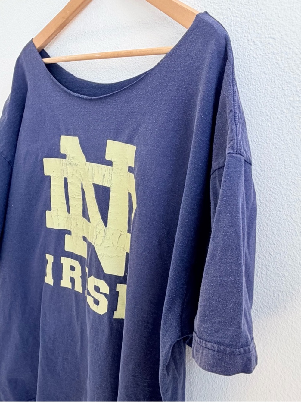Notre Dame Irish off-the-shoulder graphic tee - Picture 4 of 7